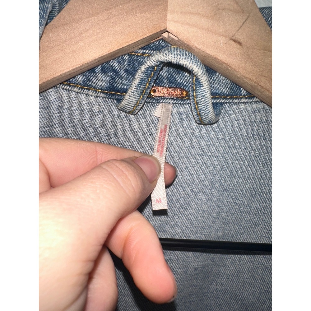Free People Studded Distressed Oversized Denim Trucker Jacket Light Wash Medium - Picture 5 of 6